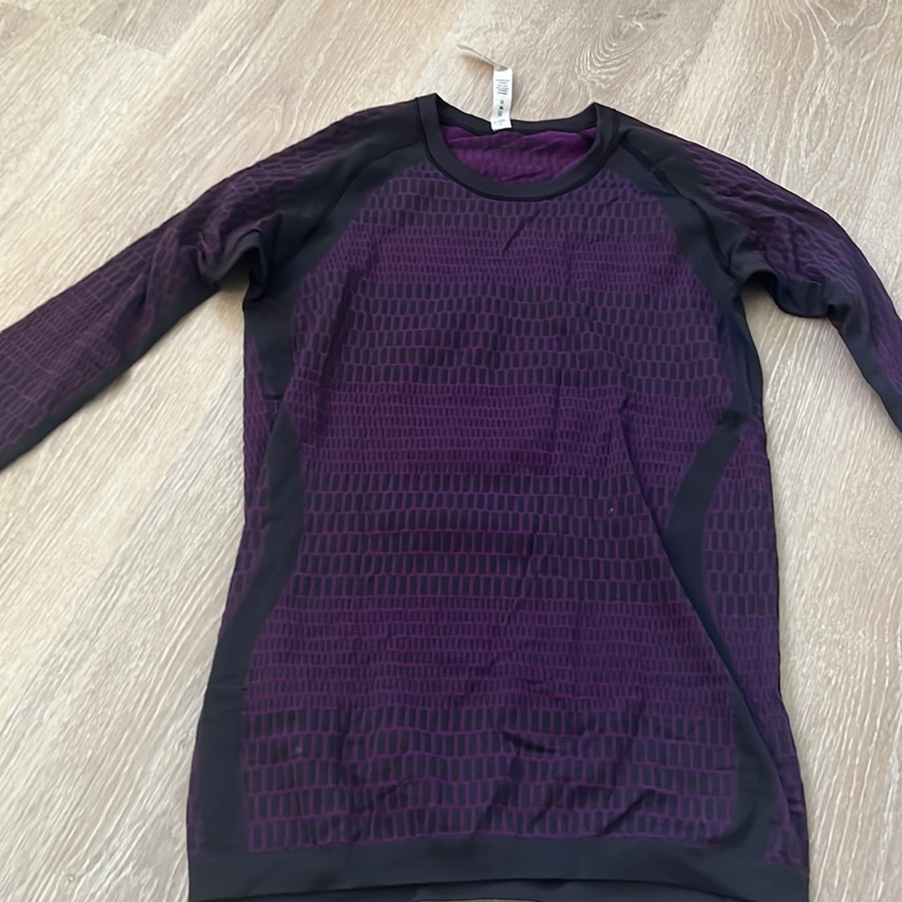 Lululemon long sleeve top with thumb holes | size 8